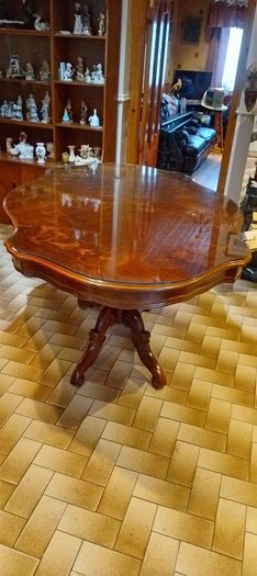 Exquisite table