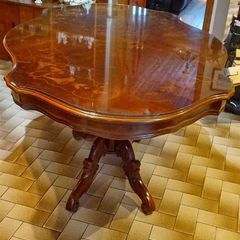 Exquisite table