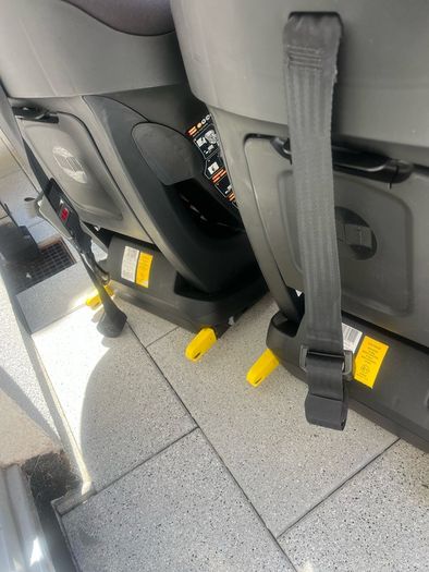 2 maxi cosi Titan car seats
