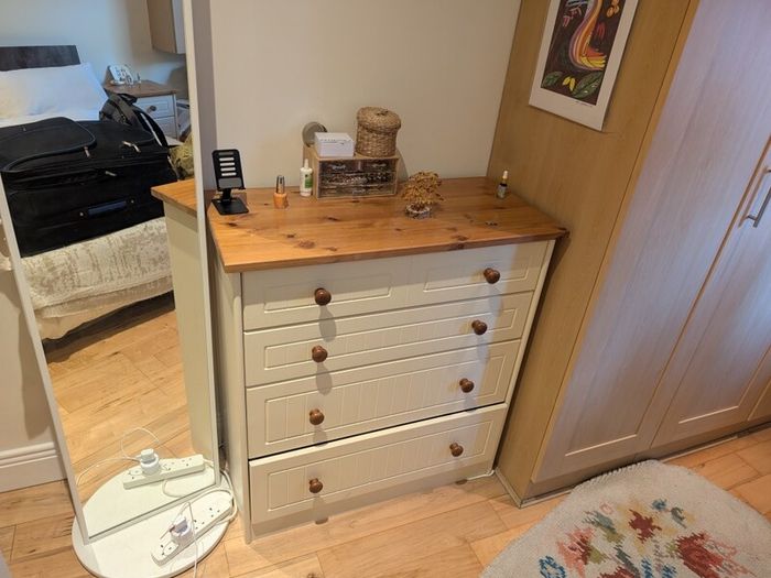 chested 4 drawer with 2 bed side table