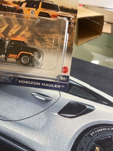 Hot wheels Team Transport Toyota FJ Cruiser with Horizon Hauler #81