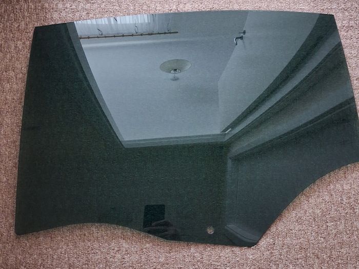 VW Passat B8 saloon rear door roll up glass