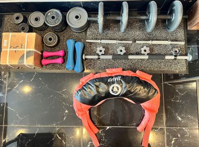 Gym equipment, total weight around 100kg , like new