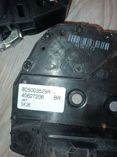 Renault captur driver side front door lock and handle 805003529R