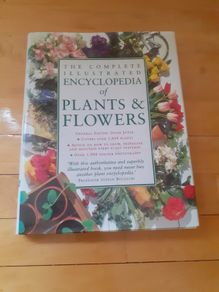 Complete Illustrated Encyclopedia of Plants & Flowers