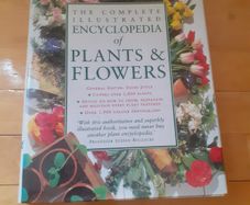 Complete Illustrated Encyclopedia of Plants & Flowers