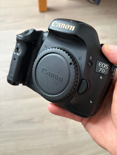 Canon Eos D7