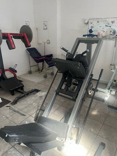 Leg Press x Hack Squat Machine