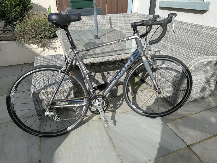 Giant Defy 5 road bike, size L
