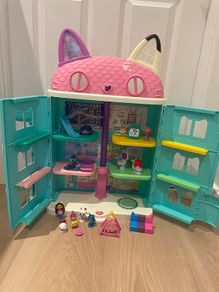 Gabbys Interactive Dollhouse and extra characters