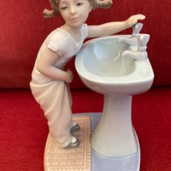 Vintage Lladro Figurine 4838 "Clean Up Time"
