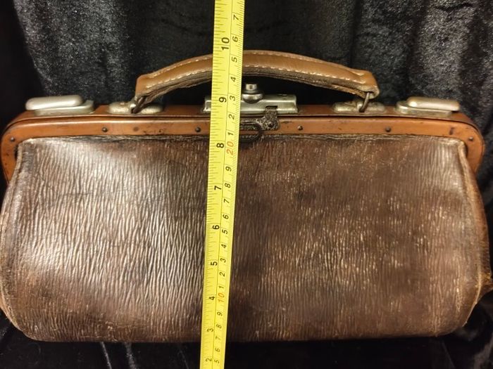 antique Gladstone doctors bag