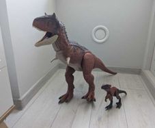 JURASSIC WORLD Super Colossal Carnotaurus Toro