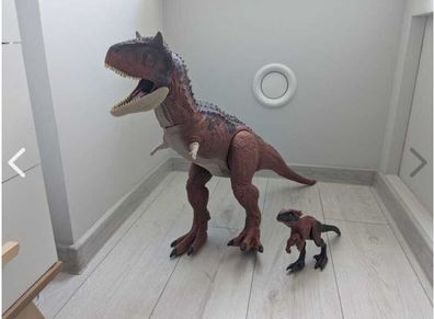JURASSIC WORLD Super Colossal Carnotaurus Toro