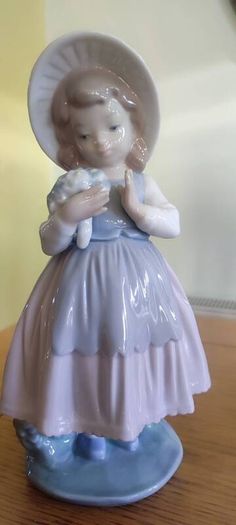 Lladro #348 Nao Daisa 1982 Girl Figurine With Flower Bouquet