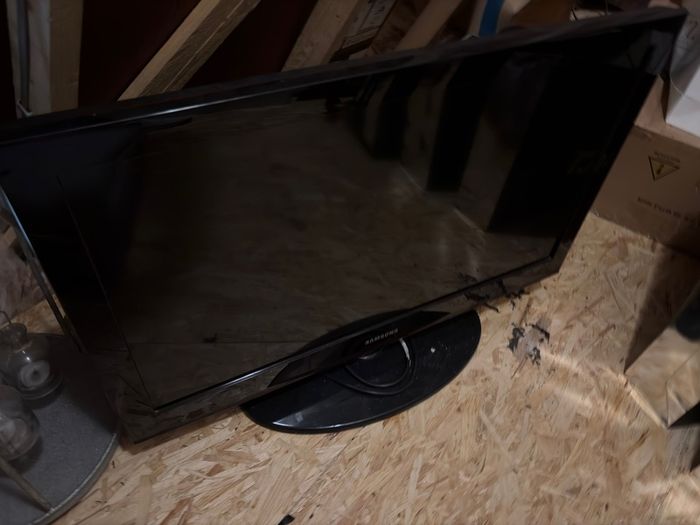 Samsung 32 inch HD LCD TV