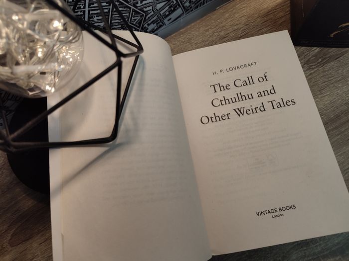The Call of Cthulhu and Other Weird Tales ! H.P. Lovecraft ! 2011 by Vintage Classics ! Horror !