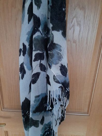Ladies scarfs