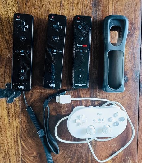 Wii U Console, Controllers & 7 Games