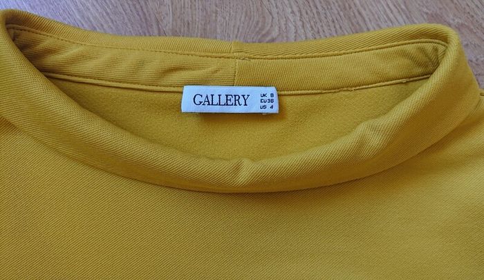 Gallery Yellow Top.  Size 8