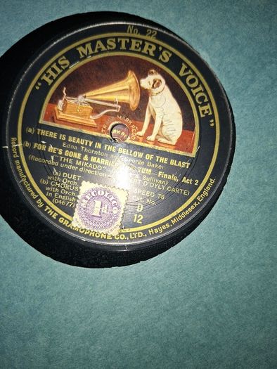 His Master's Voice record album for Gilbert & Sullivan's The Mikado. around 1926 or 1927 The set features 12" 78 RPM shellac records