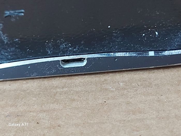 Samsung Galaxy Note 4, Model SM-N910F, in excellent cosmetic condition, not powering on, Battery looks a little swollen, so may need new battery