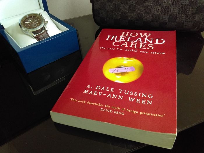 How Ireland Cares: The Case For Health Care Reform ! RRP 31 EURO !