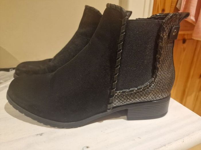 Erynn Chelsea Ankle Boots