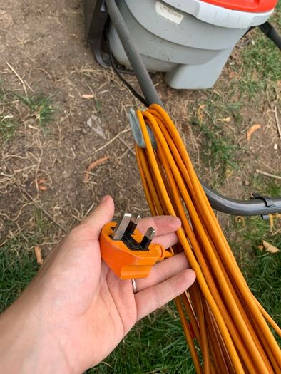 Electric 300V flymo lawnmower