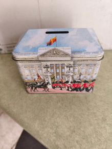 Churchill's Buckingham Palace Empty Tin Money Box Churchill Confectionery UK
