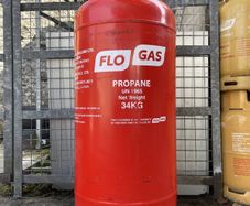 Propane cylinder 34kg with screw on regulator