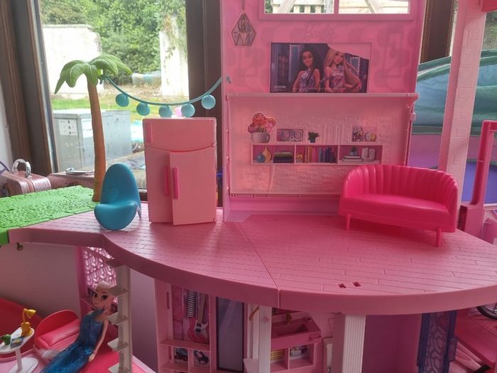Barbie dreamhouse