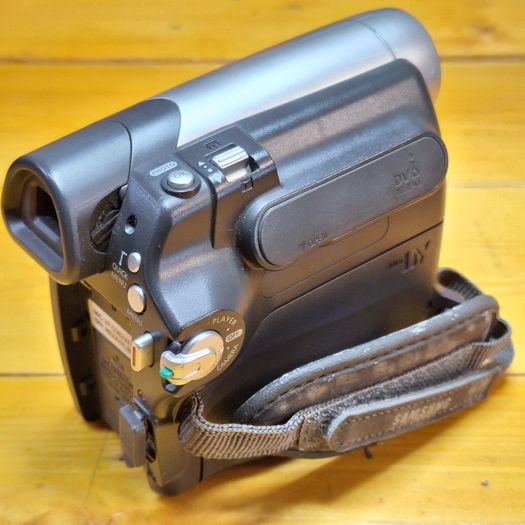 Samsung VP-D362 MiniDV Digital Camcorder