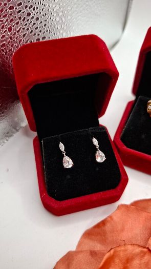 Selection of 9ct gold stud earrings