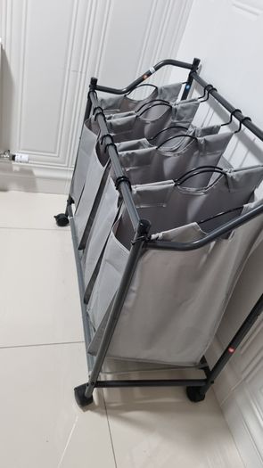 Laundry basket with wheels