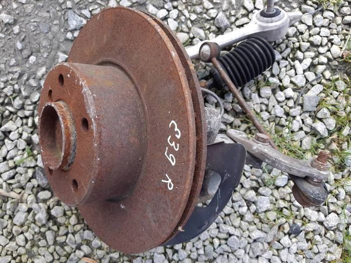 Front Rh Passenger Wheel Hub & Control Arm