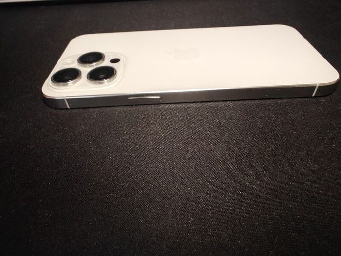 iPhone 15 pro max 512gb Silver titanium Unlocked