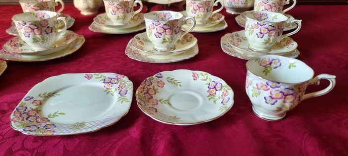 Vintage 33 Piece Royal Albert Crown China Floral Spray Tea Set For 10 Person Setting Made In England