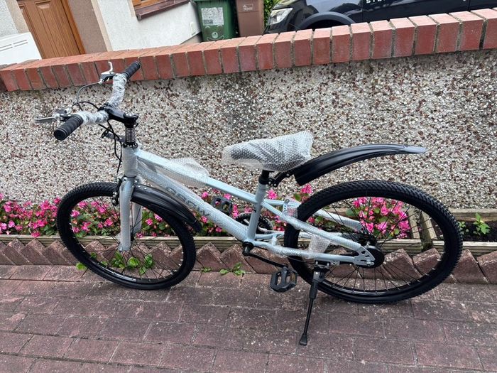 Boy's bike new in