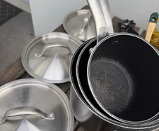 Circulon saucepans