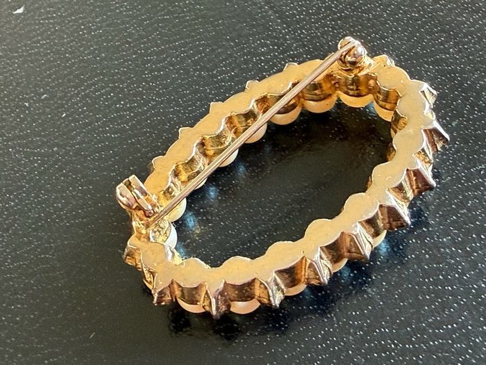 brooch