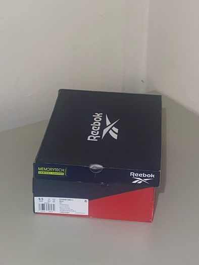 Reebox navy runners (size 8.5)