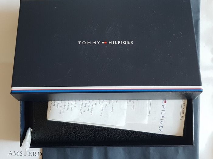 New Tommy Hilfiger Wallet