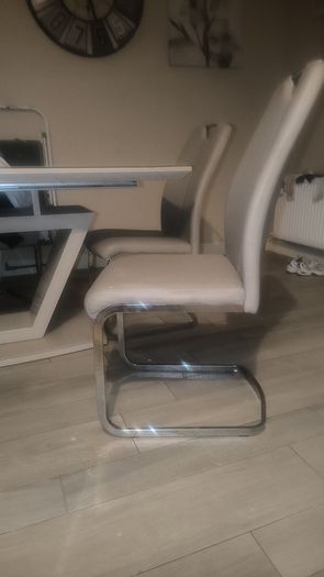 kitchen table and chairs
