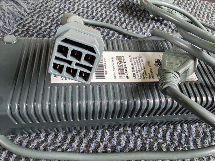 Xbox 360 Power adaptor