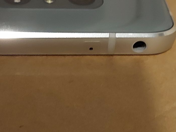 LG G6 mobile phone, 32GB, sim tray missing, excellent cosmetic condition otherwise