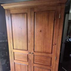 Wardrobe / PANTRY
