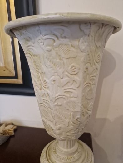 metal urn