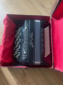 5 Row Button Accordian