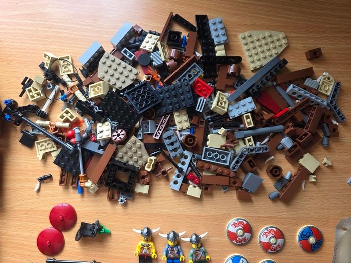 Lego 7018 Viking Ship Challenges the Midgard Serpent